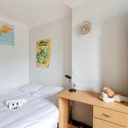 Apartment 4bd W Balcony In By Guestready *