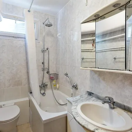 4bd W Balcony In By Guestready *